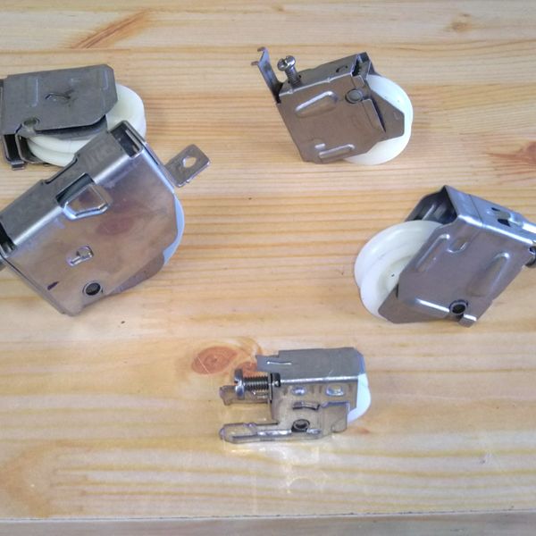 八幡西区にてサッシ戸車の取り換え交換はプロの当社へ